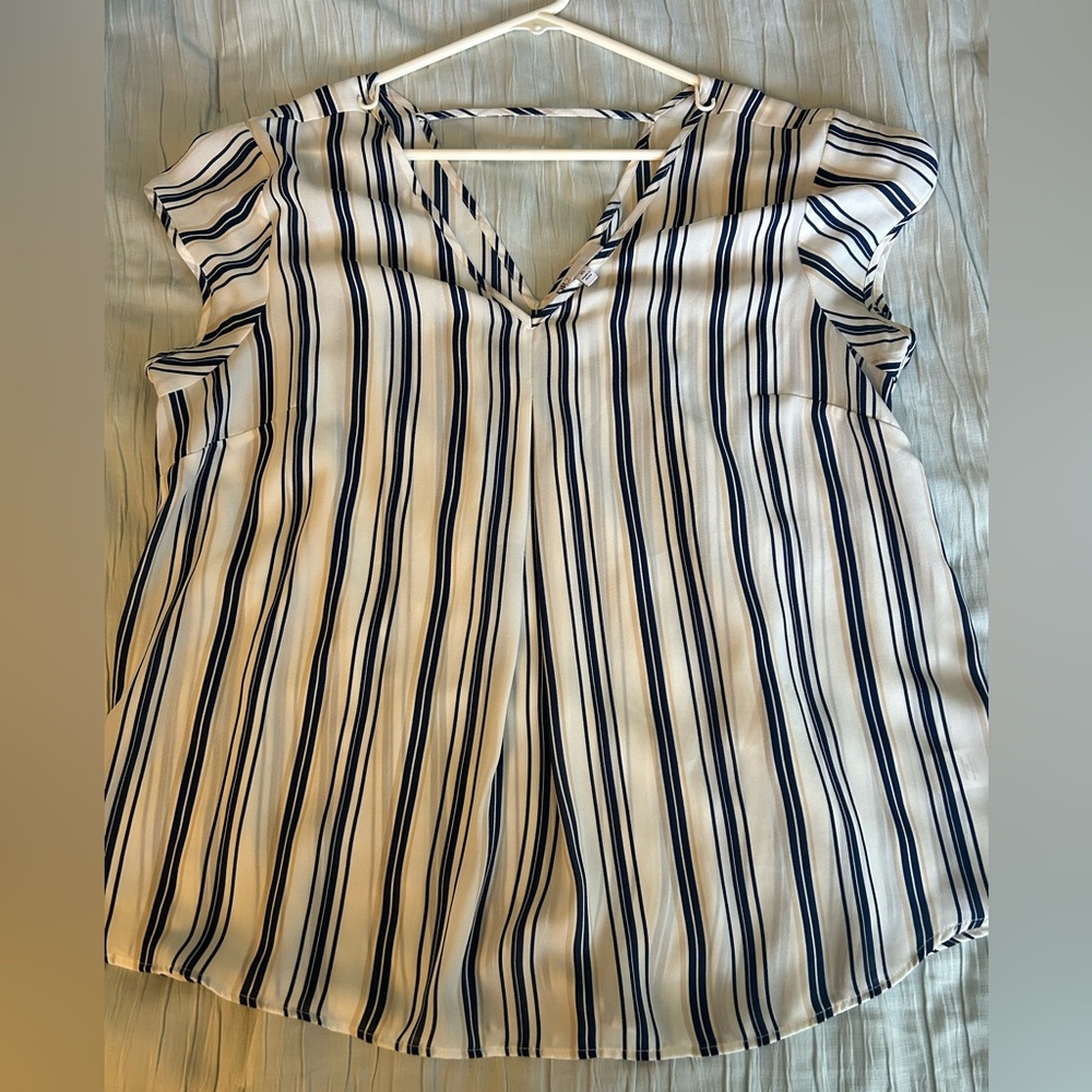 DR2 XL Gently used white shortsleeved blouse with navy and tan stripes.
